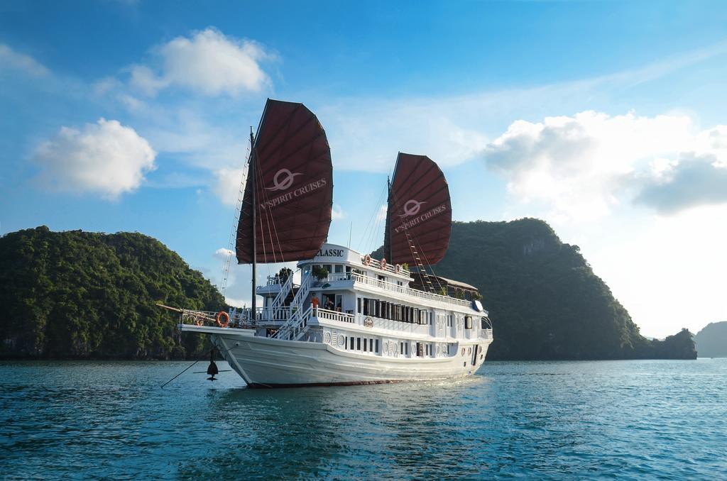 Night stay on Halong Cruise