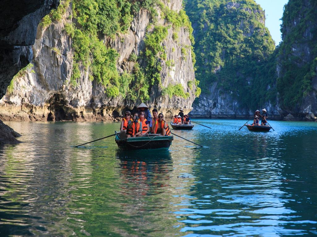 HALONG GARDEN BAY CRUISE - WOODEN 4 STAR CRUISE