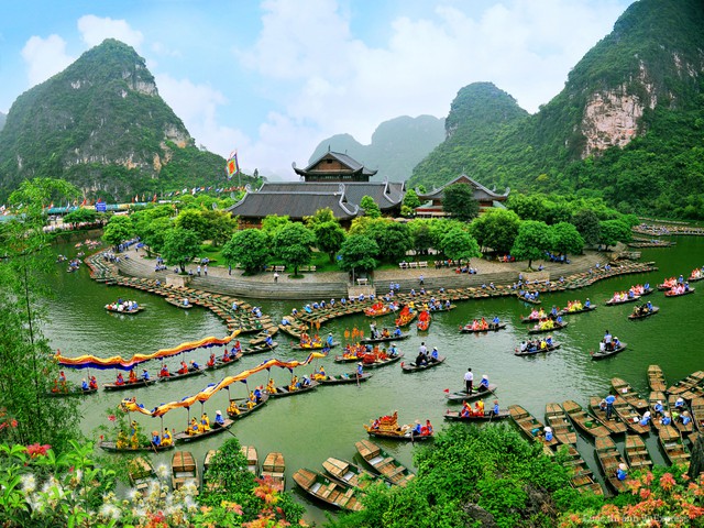 Bai Dinh Pagoda - Trang An Eco Tourism Day Trip