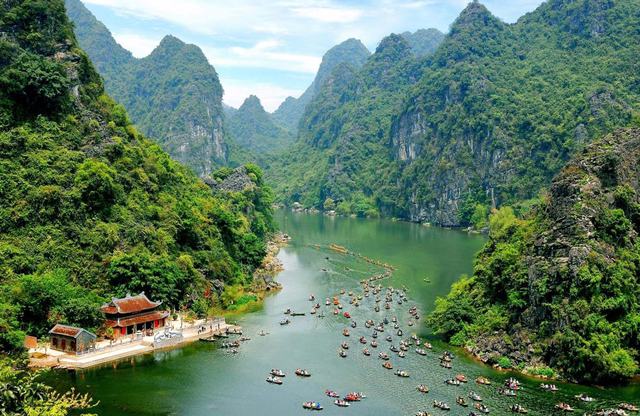 Bai Dinh Pagoda - Trang An Eco Tourism Day Trip