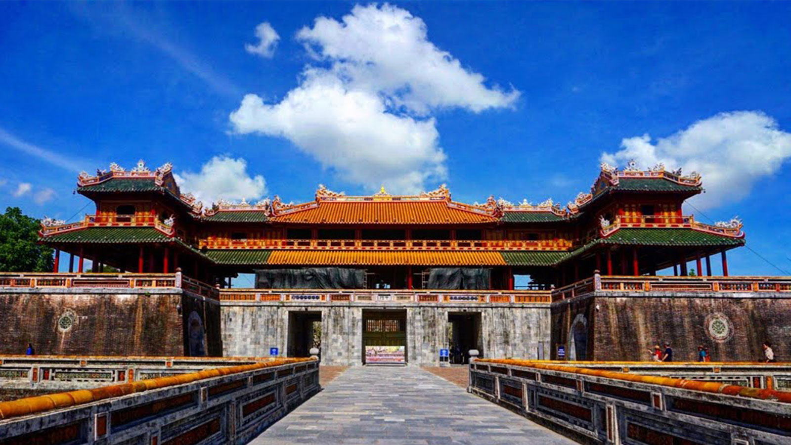 CODE VJ13:  DA NANG – HOI AN – HUE – BA NA HILL 4 DAYS 3 NIGHTS