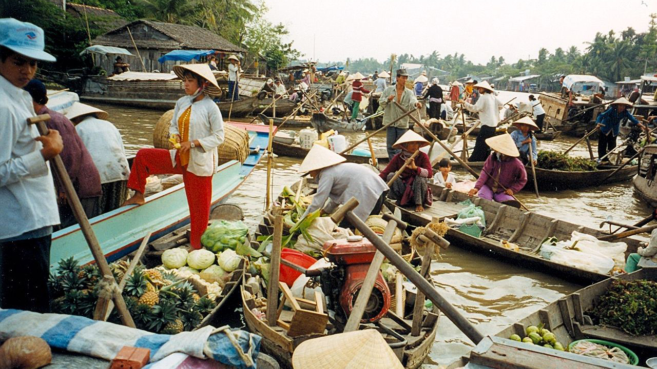 Western tourism floating season
